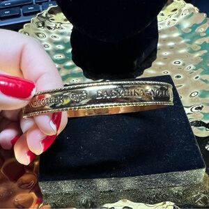 Vintage Avon Gold Tone Grandmother In 12 Languages Bangle Bracelet 8"